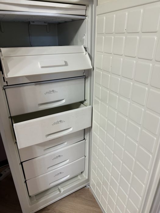 Продам морозильник