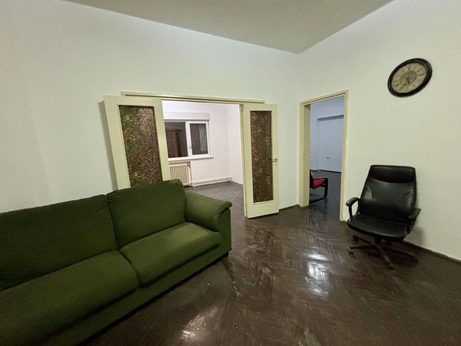 vand canapea de 2 locuri in stare foarte buna