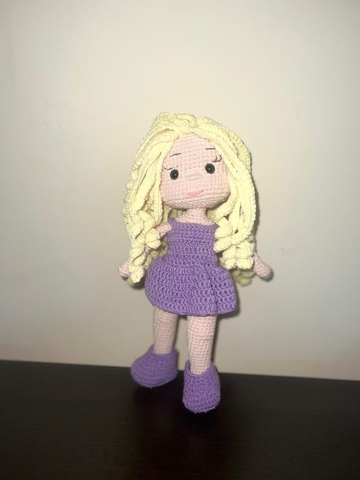 Păpușă croșetată