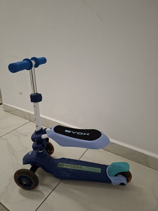 Trotineta BYOX 3 roti de silicon cu led si scaun
