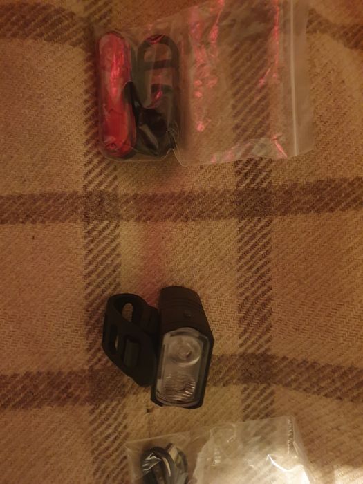 Комплект акумулаторни фар и задни светлини за велосипед-нов