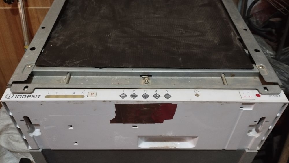 Съдомиялна за вграждане indesit