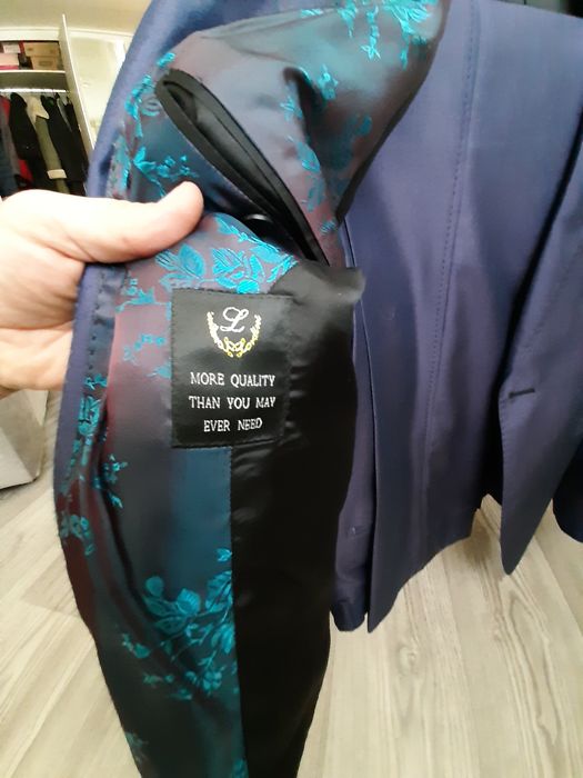 Продам костюм классический