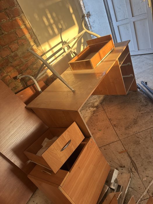 Офисная мебель в разборе