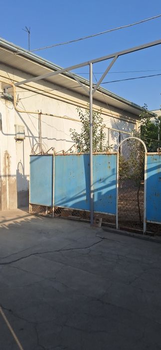 Уй сотилади 8 хона