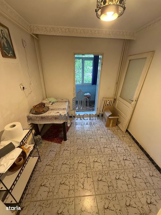 2 decomandate Brazdă Scoala 23 parter  înalt cu balcon 1982