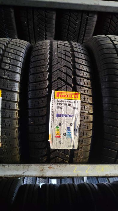 Set Anvelope noi iarna Pirelli SottoZero 3 245 45 R19