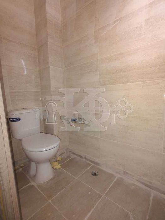 Продава се Четиристаен апартамент в Добрич, Център - 133 кв.м за 487 €/кв.м - Снимка #12