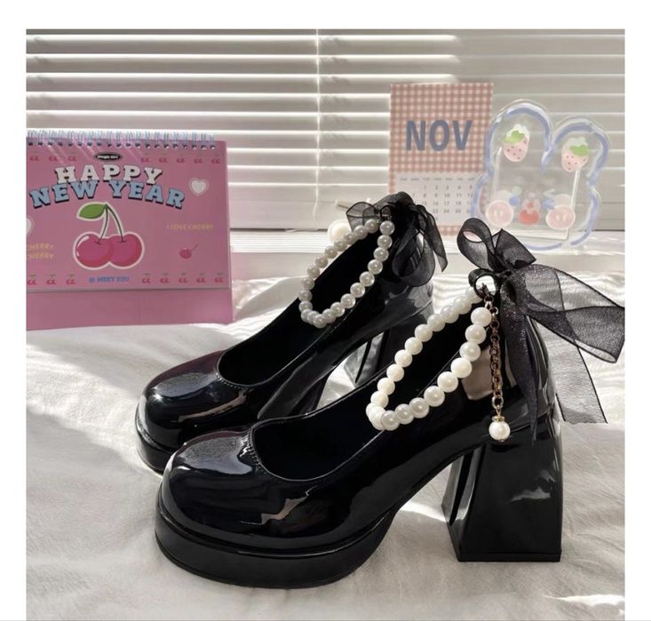 Черные туфли на каблуке