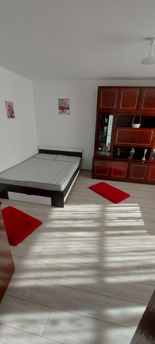 Inchiriez ap.1 camera garsoniera f.mare termen lung