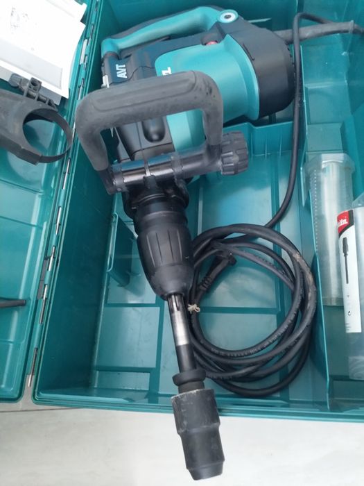 Продам Перфоратор Макита HR4011C
