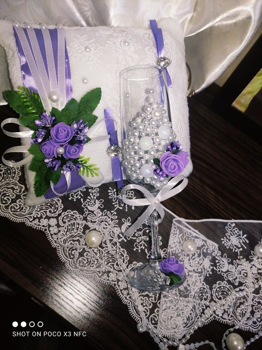 Свадебные бокалы и подушечки для колец