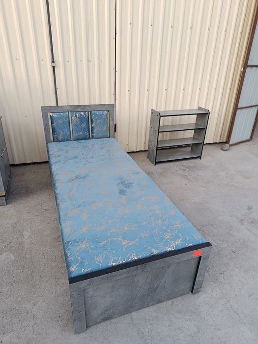 Devan va sandiq sotiladi