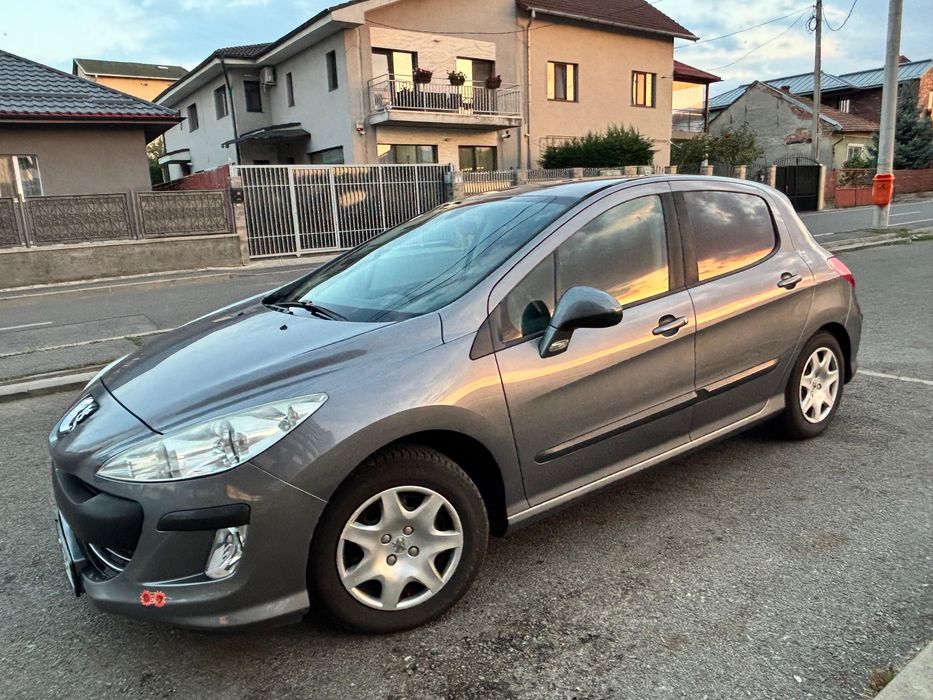 Peugeot 308 1.4 VTi 16V – 98 CP | GPL | Navi | Camere | Senzori