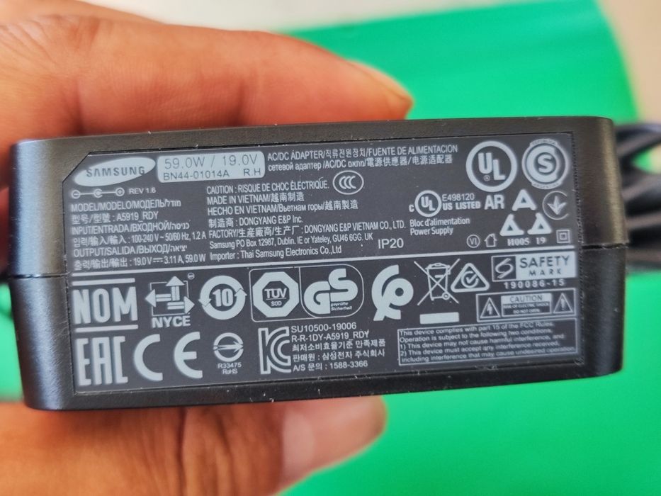 Оригинално зарядно за телевизор samsung