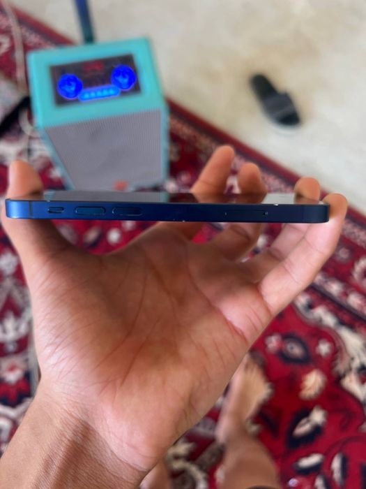 Iphone 12 mini  kok rangidan  holati idyal hec qayeri almashmagan