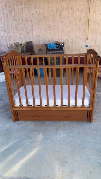 Продам  манеж с маятником