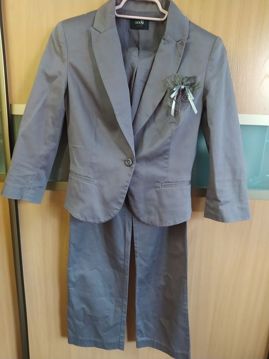 Продам костюмы, размер 42