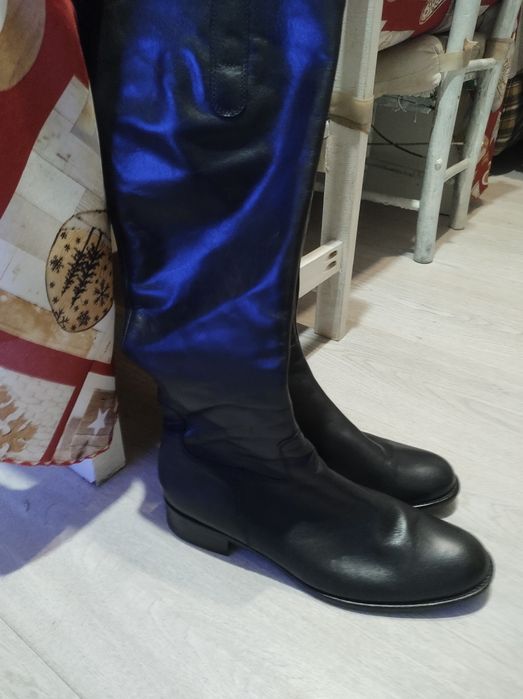 Черни кожени ботуши