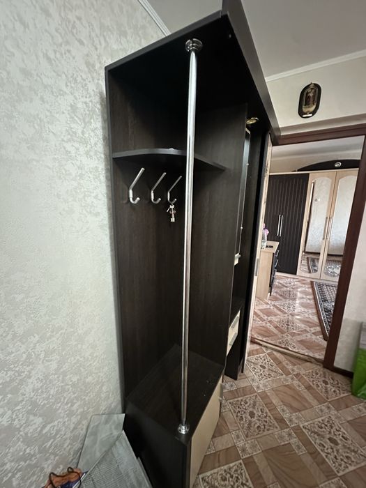 Отдам прихожий шкаф, самовывоз.