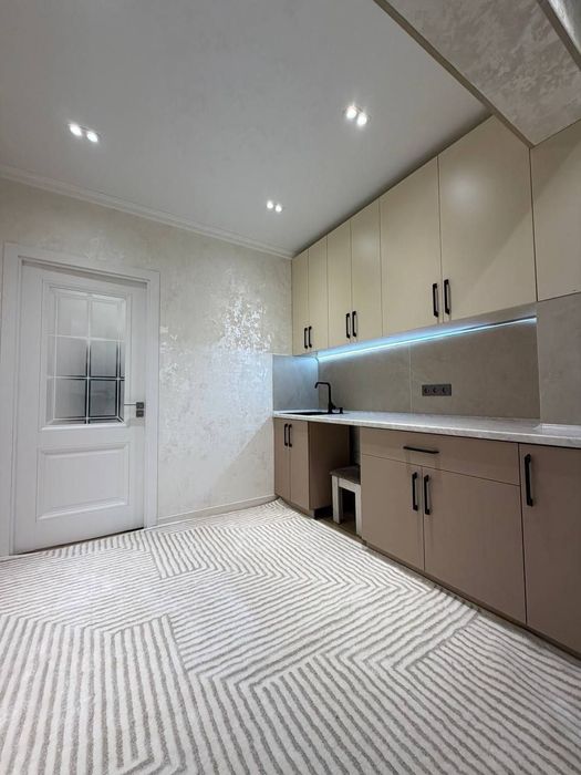 СВОЯ.Срочно продаю.Юнусабад-3 5-больница 4/1/4 Новая.Ипотека