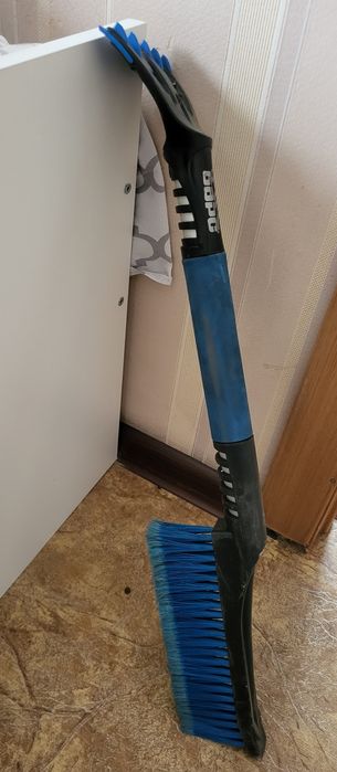 Щётка-скребок для авто