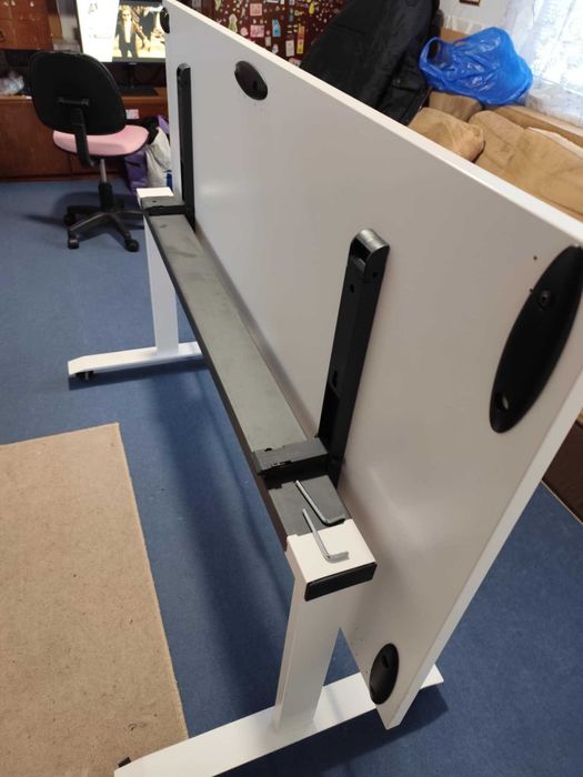 Продавам сгъваема Компютърна/Офис/Работна маса(бюро)