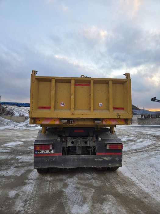 Mercedes-Benz Actros 8×4 basculă + cifă