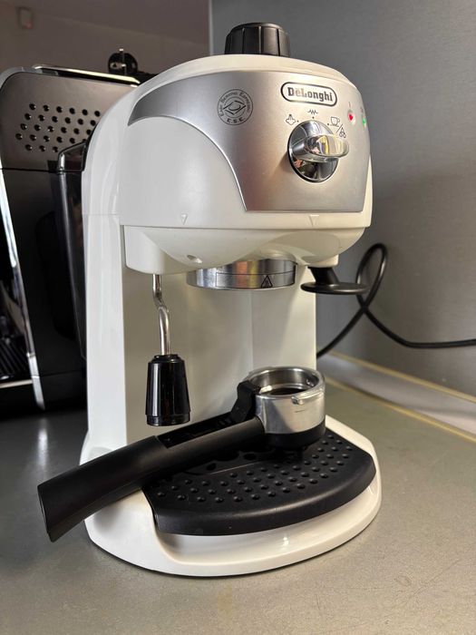 DeLonghi Еспресо машина