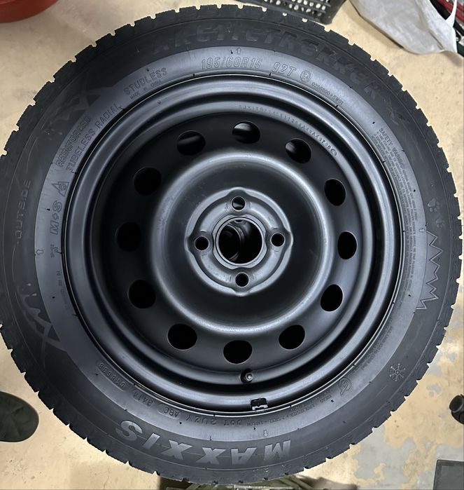 Продам зимню шину с диски размер 195/60/R15