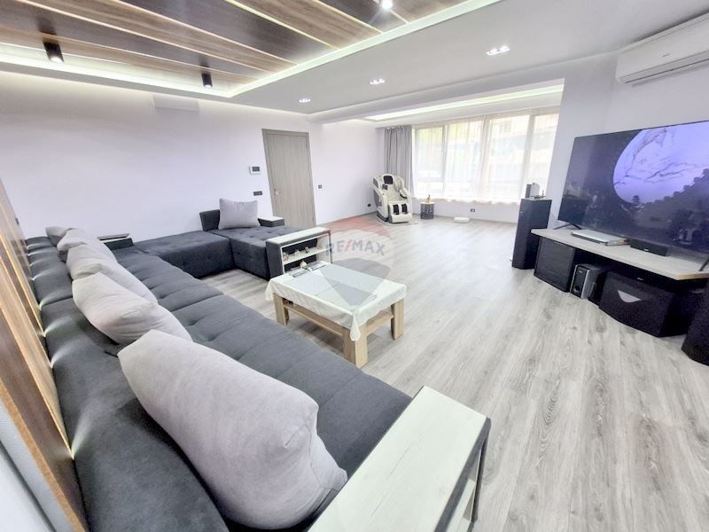 Дава се под наем Тристаен апартамент в Варна, Бриз - 160 кв.м за 1100 € - Снимка #5