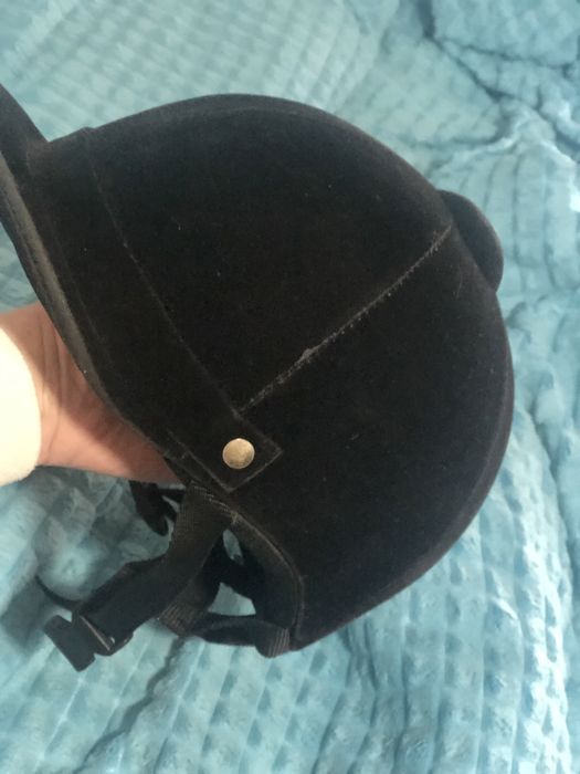 Шлем для верховой езды на лошади