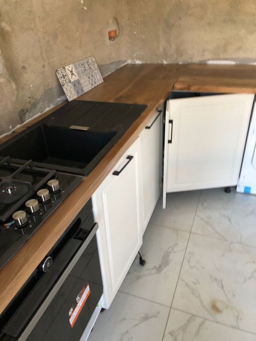 Blat din lemn masiv și baluștrii scări interioare!