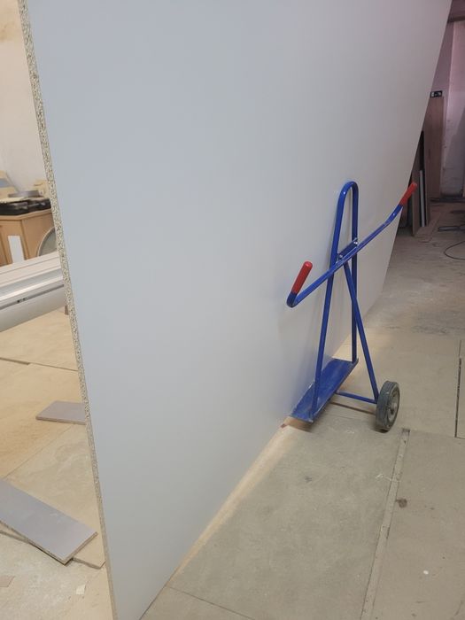 Căruț manipulat marfa