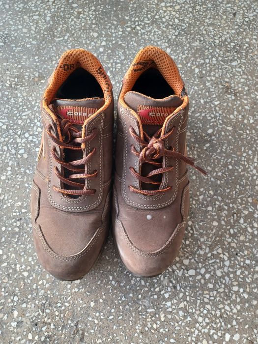 Bocanci cofra si sixton