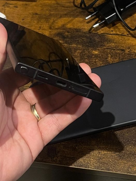 Samsung S24 Ultra 256gb + Samsung Wireless Charger Duo