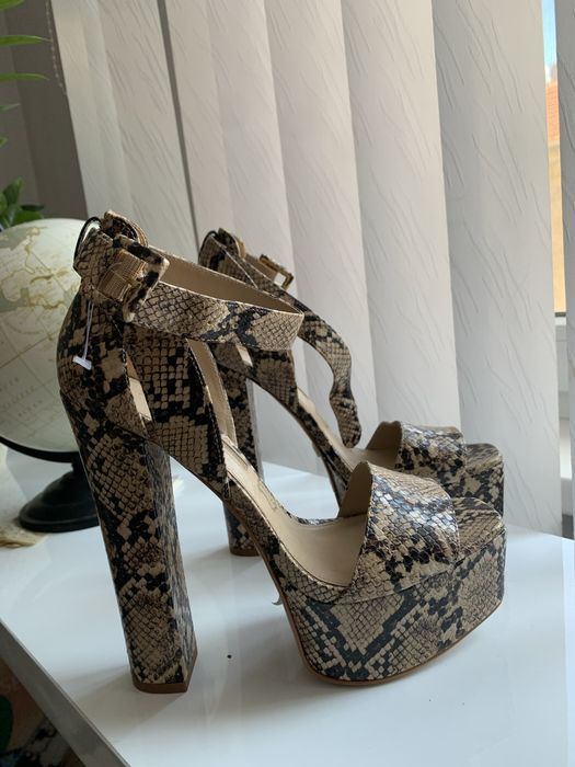 Обувки на видок ток Buffalo