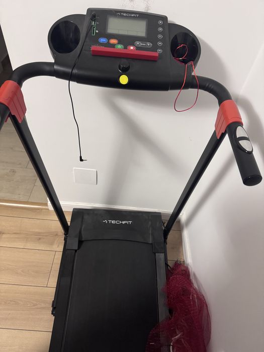 Vând banda de alergare Techfit MT95