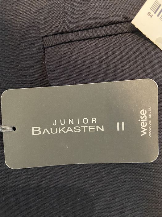 Продам новый школьный костюм.