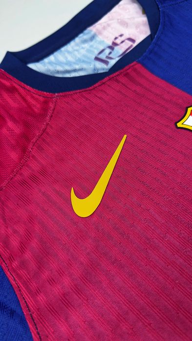 Тениска на Барселона и Травис Скот (домакинска)