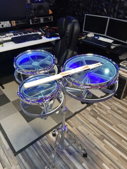 Човек оркестър певец диджей и музикант 3 в 1