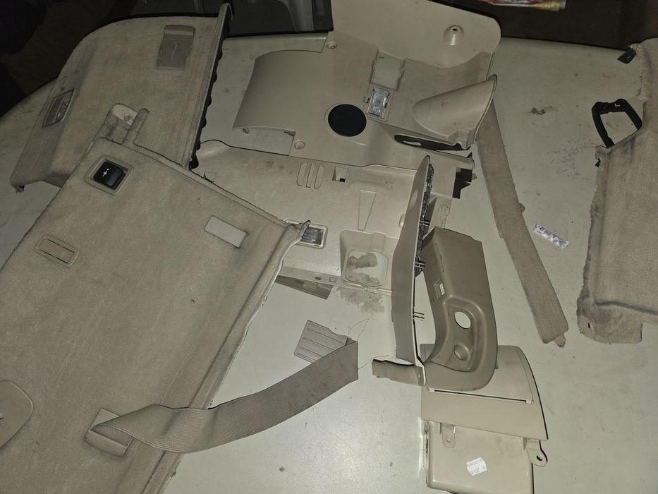 Бежови кори багажник е61