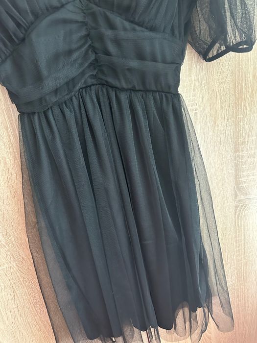 Черна рокля с тюл