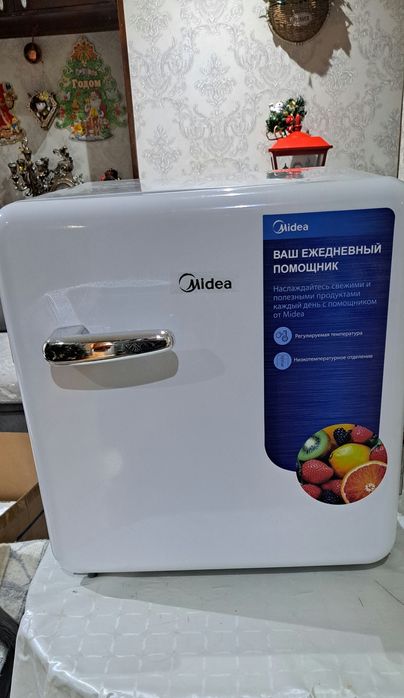 Мини холодильник новый с коробкой