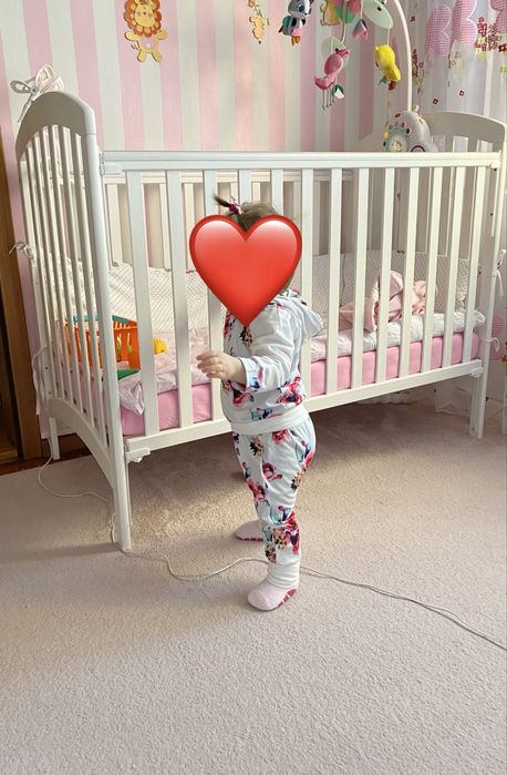 Pătuț cu saltea inclusa in pret si masa de infasat