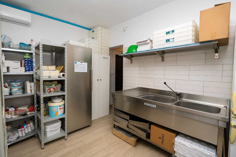 Spatiu comercial, laborator cofetarie, 55mp, Direct Proprietar, 2 locuri parcare, autorizat DSV DSP