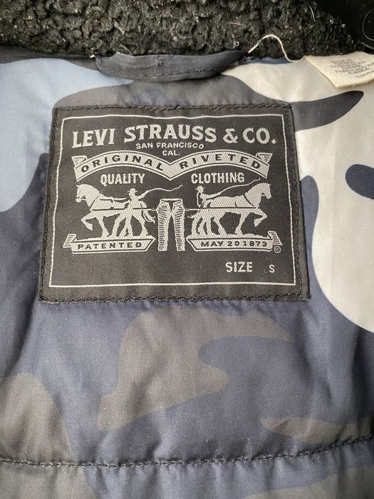 Geaca Levi’s de puf