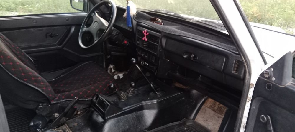 Нива с прицепом 21213