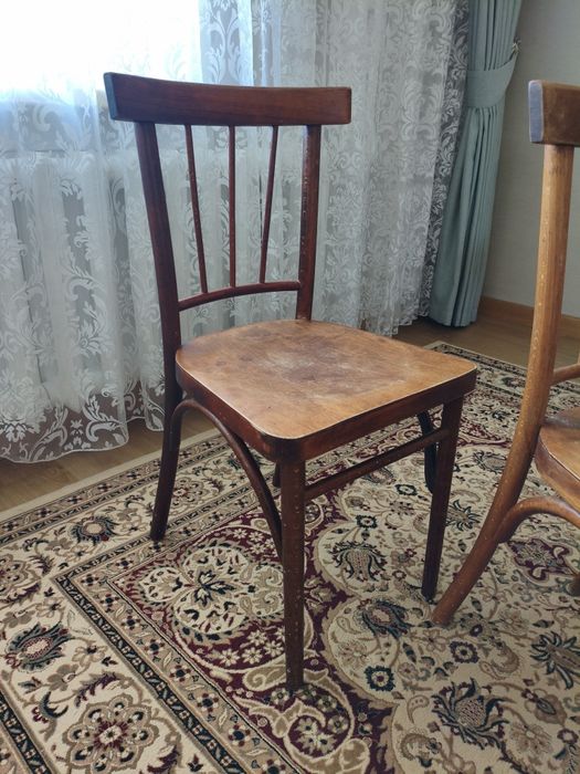 Продам 2 венских стула (по 2500 за штуку)
