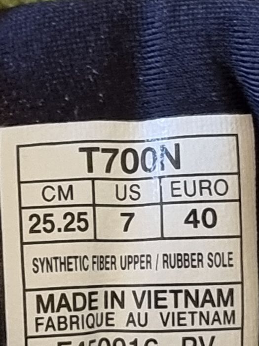 Vând pantofi de sport Asics